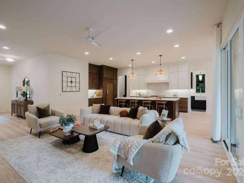 1807 Arnold Drive, Charlotte, NC 28205.  MLS# CAR4251651, YatesRealty ID 24510. 