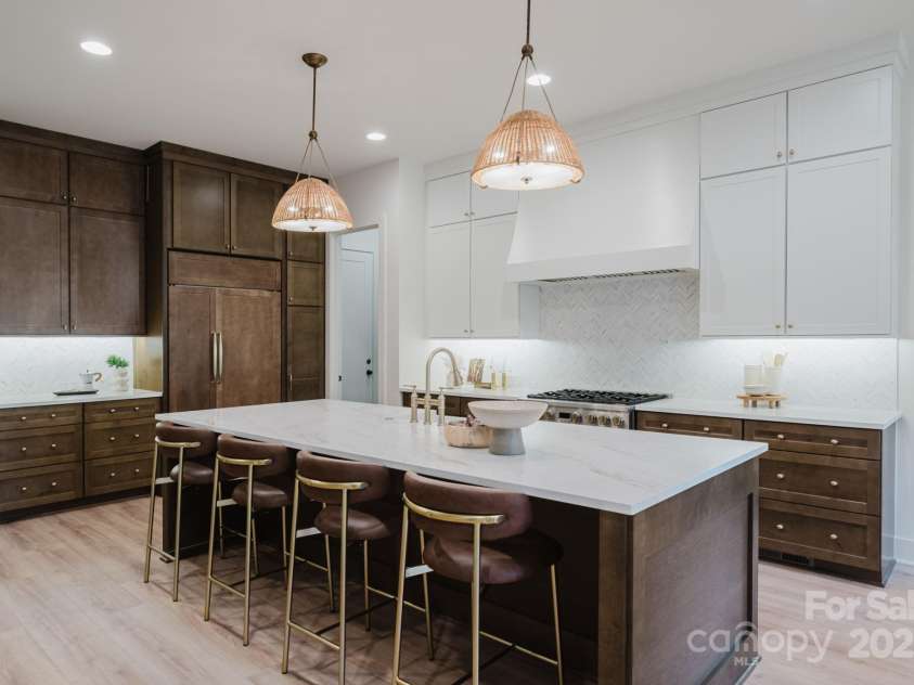 1807 Arnold Drive, Charlotte, NC 28205.  MLS# CAR4251651, YatesRealty ID 24510. 