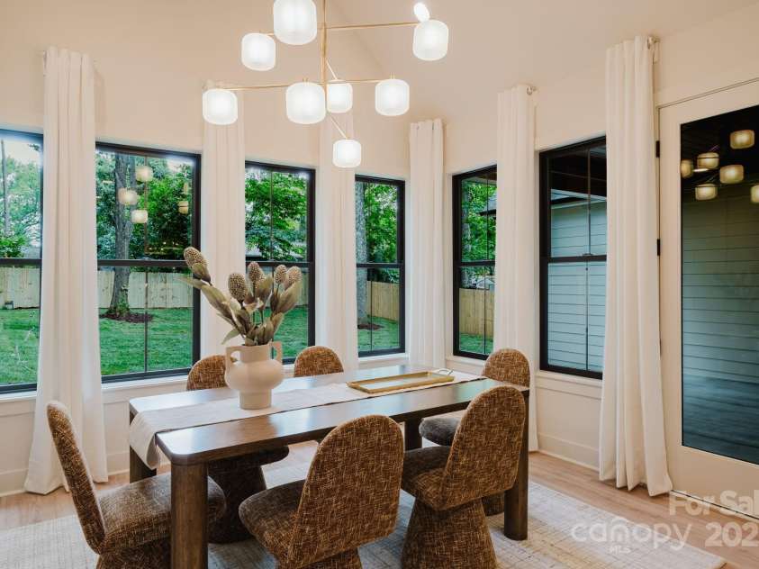 1807 Arnold Drive, Charlotte, NC 28205.  MLS# CAR4251651, YatesRealty ID 24510. 