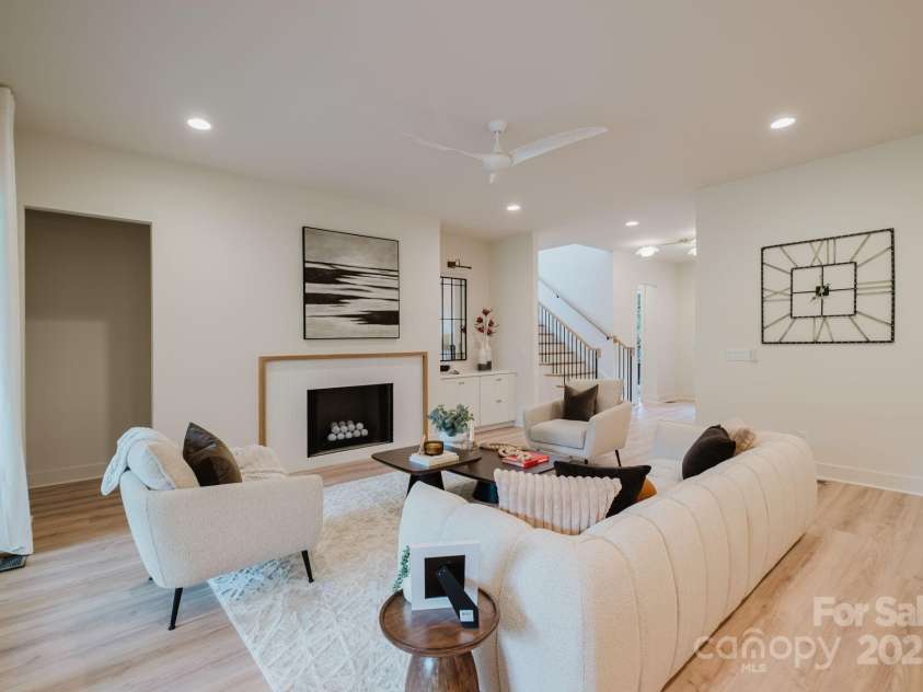 1807 Arnold Drive, Charlotte, NC 28205.  MLS# CAR4251651, YatesRealty ID 24510. 