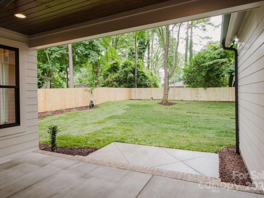 1807 Arnold Drive, Charlotte, NC 28205.  MLS# CAR4251651, YatesRealty ID 24510. 