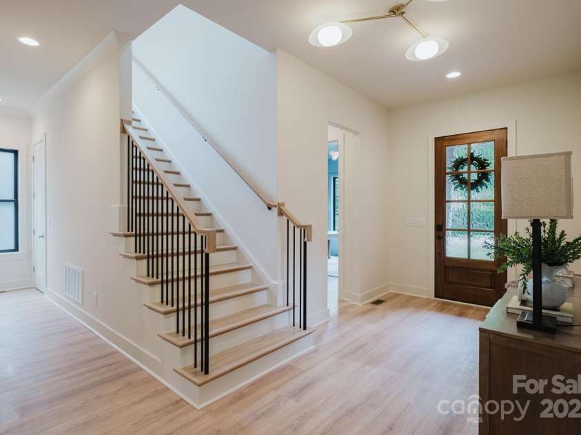 1807 Arnold Drive, Charlotte, NC 28205.  MLS# CAR4251651, YatesRealty ID 24510. 