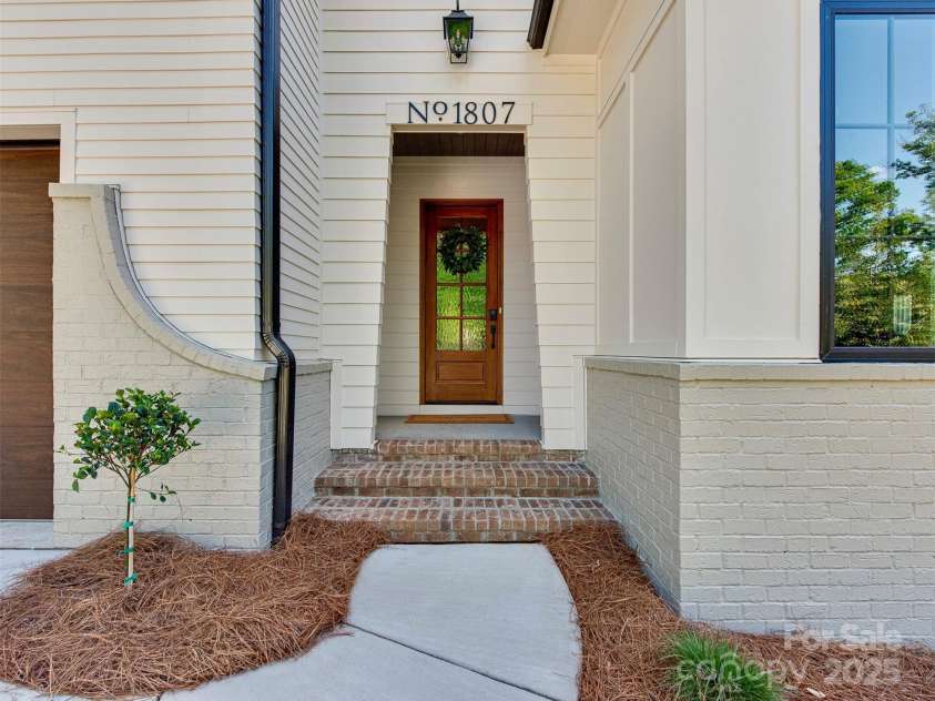 1807 Arnold Drive, Charlotte, NC 28205.  MLS# CAR4251651, YatesRealty ID 24510. 