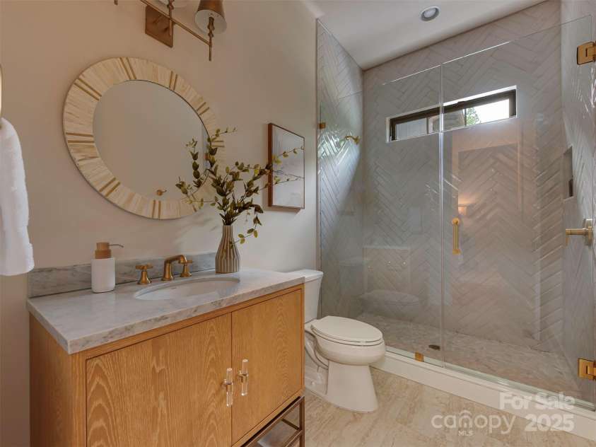 1807 Arnold Drive, Charlotte, NC 28205.  MLS# CAR4251651, YatesRealty ID 24510. 