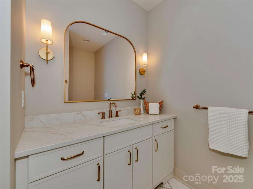 1807 Arnold Drive, Charlotte, NC 28205.  MLS# CAR4251651, YatesRealty ID 24510. 