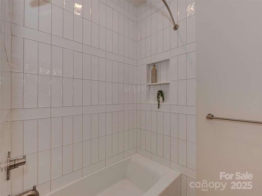 1807 Arnold Drive, Charlotte, NC 28205.  MLS# CAR4251651, YatesRealty ID 24510. 