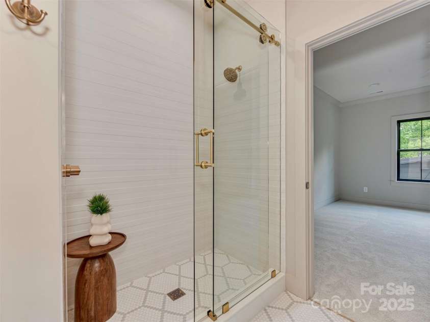 1807 Arnold Drive, Charlotte, NC 28205.  MLS# CAR4251651, YatesRealty ID 24510. 