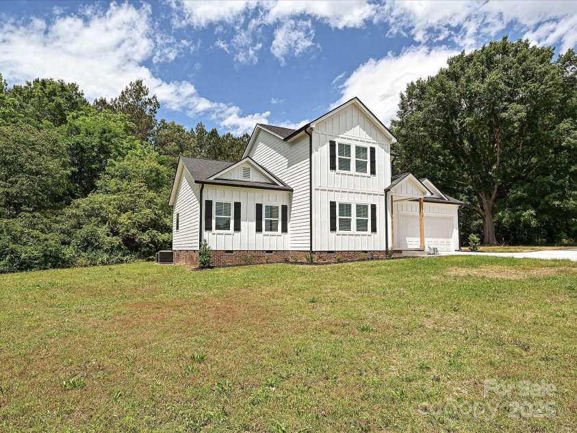 240 Doster Road, Lancaster, SC 29720.  MLS# CAR4247781, YatesRealty ID 24511. 