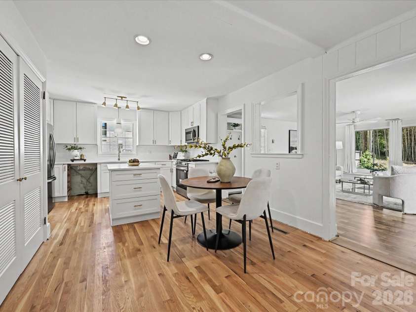5501 Farmbrook Drive, Charlotte, NC 28210.  MLS# CAR4384059, YatesRealty ID 24511. 