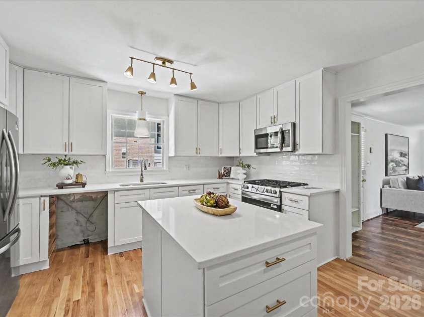 5501 Farmbrook Drive, Charlotte, NC 28210.  MLS# CAR4384059, YatesRealty ID 24511. 