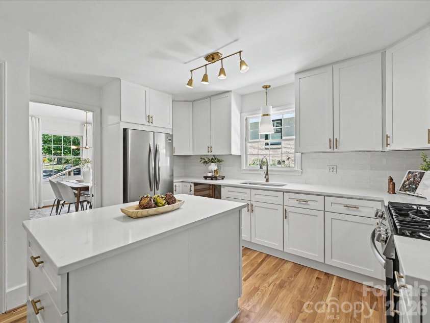 5501 Farmbrook Drive, Charlotte, NC 28210.  MLS# CAR4384059, YatesRealty ID 24511. 