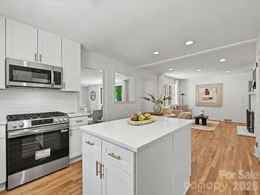 5501 Farmbrook Drive, Charlotte, NC 28210.  MLS# CAR4384059, YatesRealty ID 24511. 