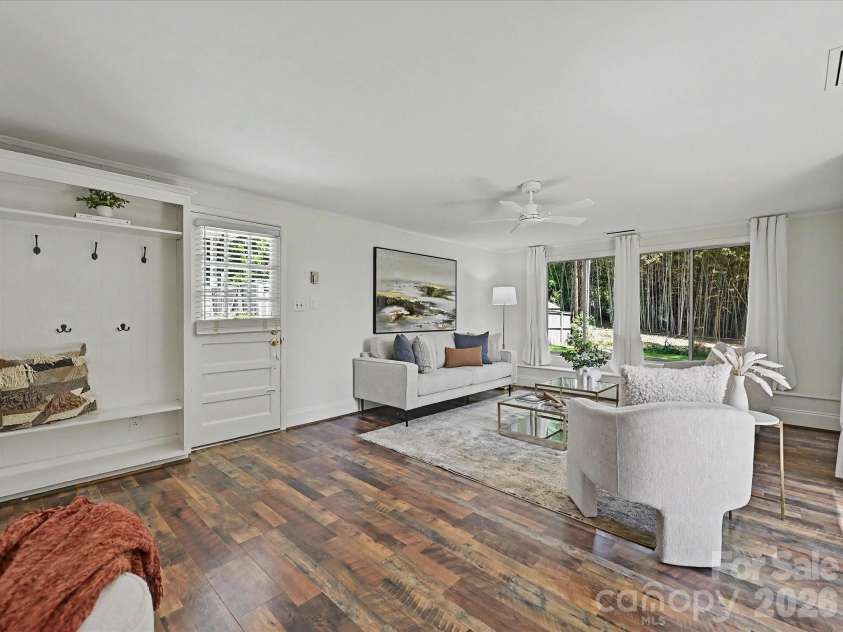 5501 Farmbrook Drive, Charlotte, NC 28210.  MLS# CAR4384059, YatesRealty ID 24511. 