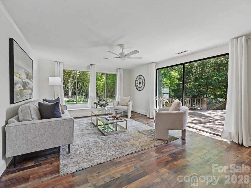 5501 Farmbrook Drive, Charlotte, NC 28210.  MLS# CAR4384059, YatesRealty ID 24511. 