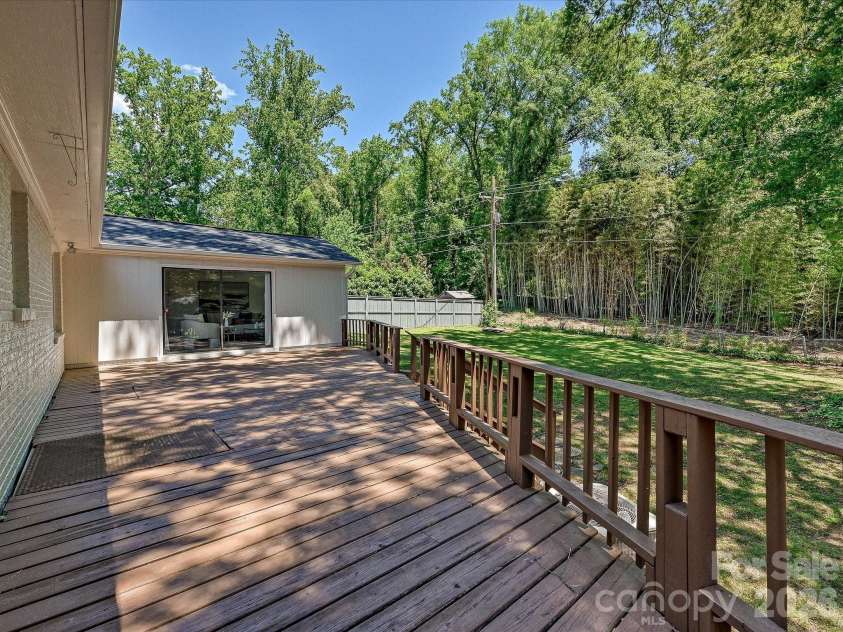 5501 Farmbrook Drive, Charlotte, NC 28210.  MLS# CAR4384059, YatesRealty ID 24511. 