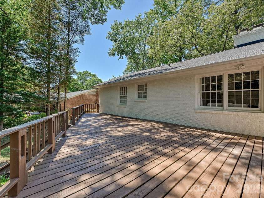 5501 Farmbrook Drive, Charlotte, NC 28210.  MLS# CAR4384059, YatesRealty ID 24511. 
