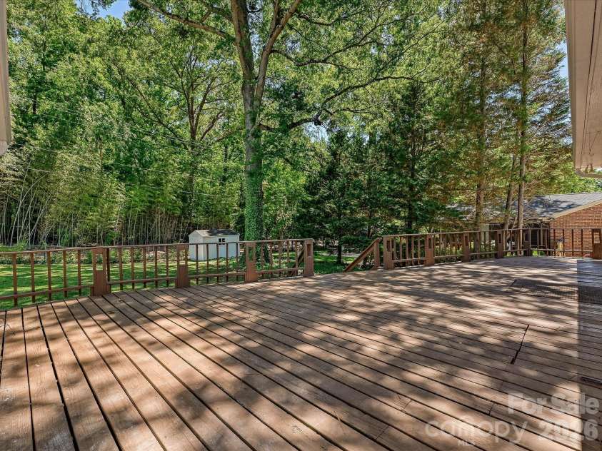 5501 Farmbrook Drive, Charlotte, NC 28210.  MLS# CAR4384059, YatesRealty ID 24511. 