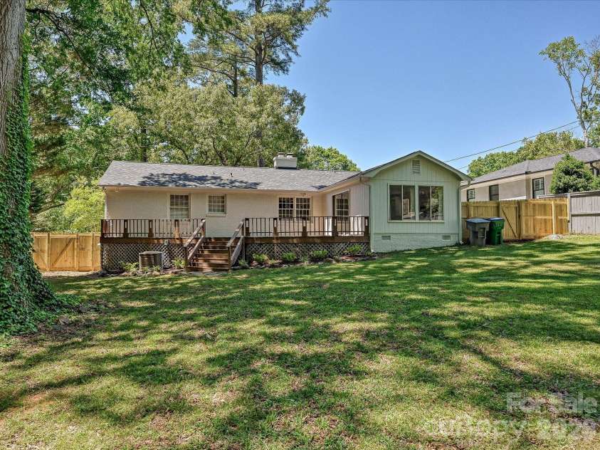 5501 Farmbrook Drive, Charlotte, NC 28210.  MLS# CAR4384059, YatesRealty ID 24511. 