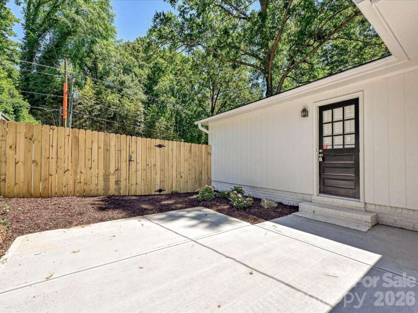 5501 Farmbrook Drive, Charlotte, NC 28210.  MLS# CAR4384059, YatesRealty ID 24511. 