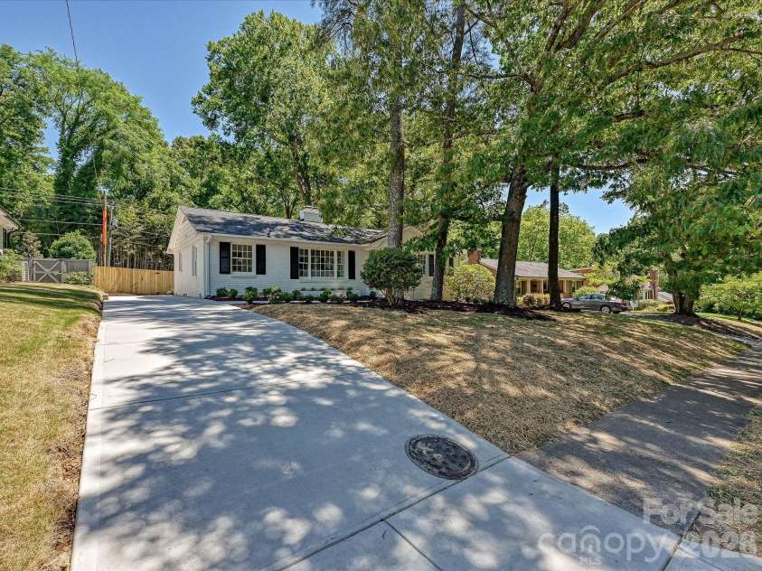 5501 Farmbrook Drive, Charlotte, NC 28210.  MLS# CAR4384059, YatesRealty ID 24511. 