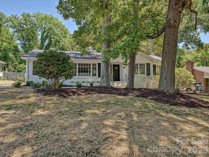 5501 Farmbrook Drive, Charlotte, NC 28210.  MLS# CAR4384059, YatesRealty ID 24511. 