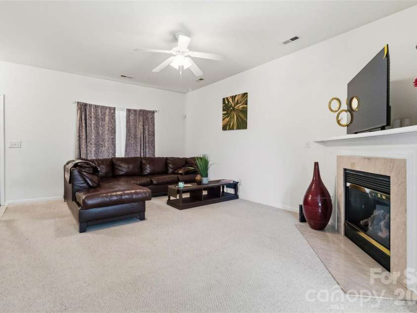 1839 Bray Drive, Charlotte, NC 28214.  MLS# CAR4374895, YatesRealty ID 24512. 