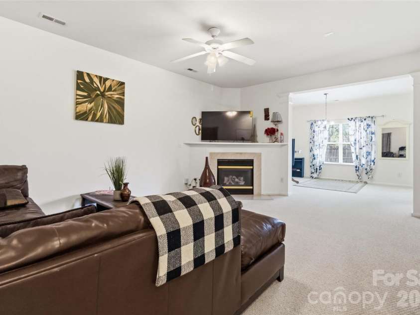 1839 Bray Drive, Charlotte, NC 28214.  MLS# CAR4374895, YatesRealty ID 24512. Entry/ Livingroom