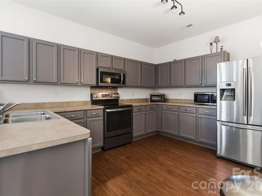 1839 Bray Drive, Charlotte, NC 28214.  MLS# CAR4374895, YatesRealty ID 24512. Kitchen