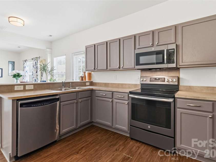 1839 Bray Drive, Charlotte, NC 28214.  MLS# CAR4374895, YatesRealty ID 24512. Kitchen