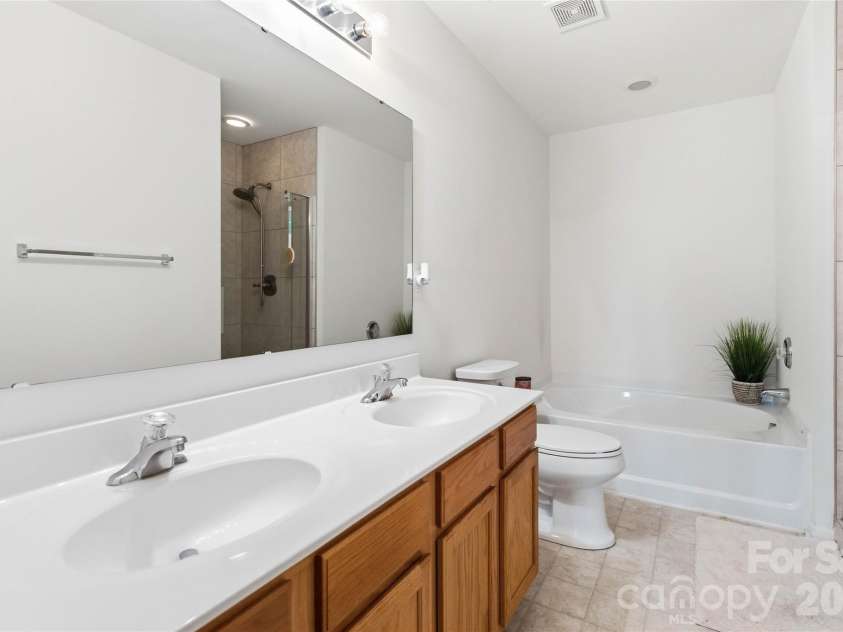1839 Bray Drive, Charlotte, NC 28214.  MLS# CAR4374895, YatesRealty ID 24512. Owner suite bath