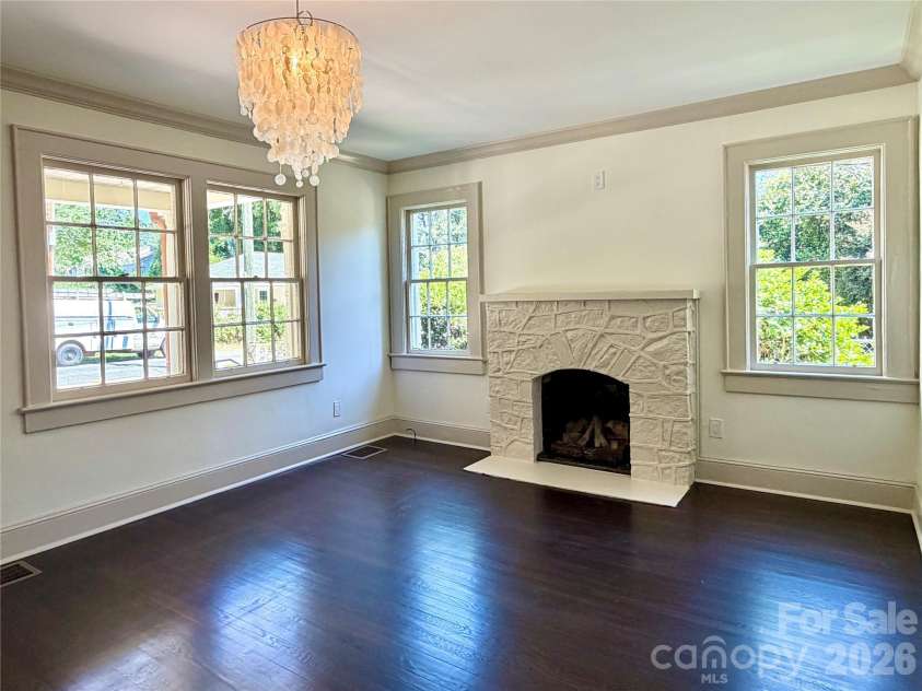 1024 Rockway Drive, Charlotte, NC 28205.  MLS# CAR4384248, YatesRealty ID 24513. 