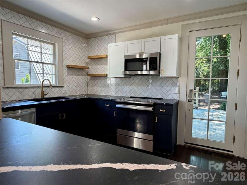 1024 Rockway Drive, Charlotte, NC 28205.  MLS# CAR4384248, YatesRealty ID 24513. 