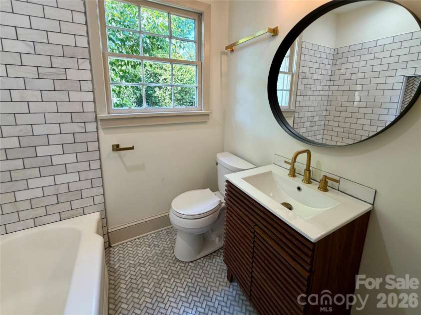 1024 Rockway Drive, Charlotte, NC 28205.  MLS# CAR4384248, YatesRealty ID 24513. 