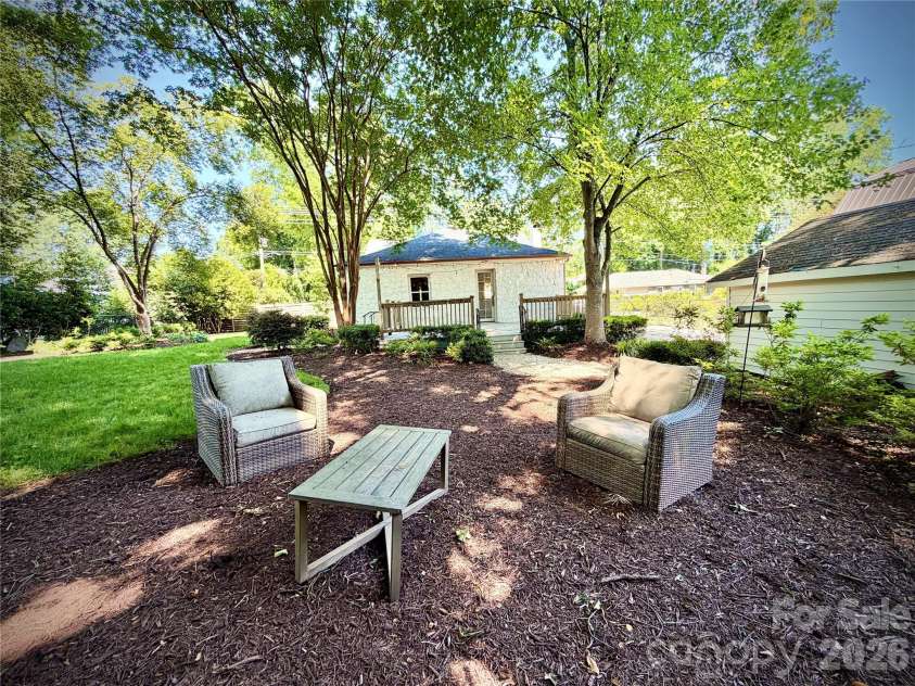 1024 Rockway Drive, Charlotte, NC 28205.  MLS# CAR4384248, YatesRealty ID 24513. 