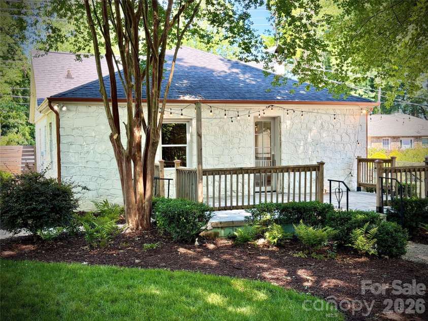 1024 Rockway Drive, Charlotte, NC 28205.  MLS# CAR4384248, YatesRealty ID 24513. 