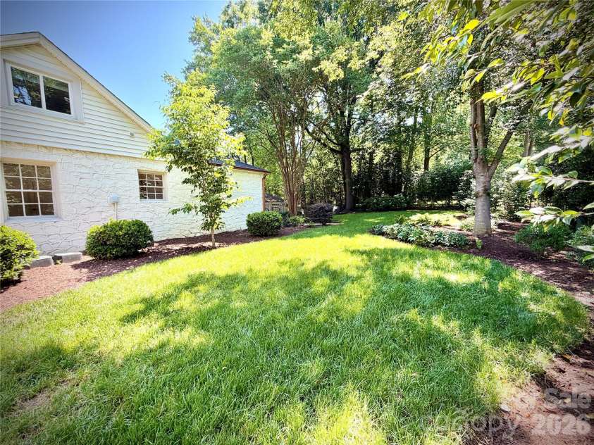 1024 Rockway Drive, Charlotte, NC 28205.  MLS# CAR4384248, YatesRealty ID 24513. 