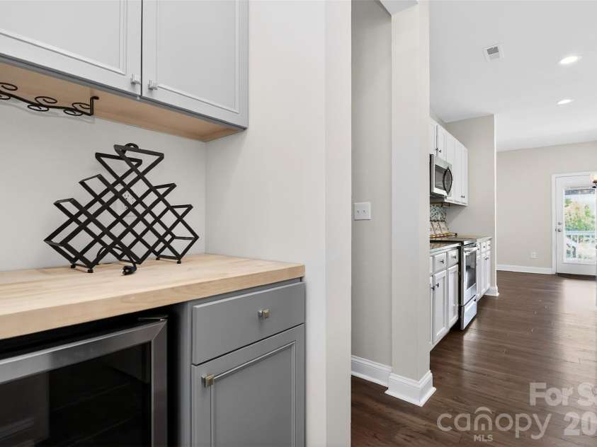 1014 Willow Grove Lane, York, SC 29745.  MLS# CAR4282256, YatesRealty ID 24514. Butler's Pantry