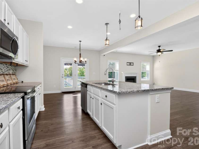 1014 Willow Grove Lane, York, SC 29745.  MLS# CAR4282256, YatesRealty ID 24514. Kitchen