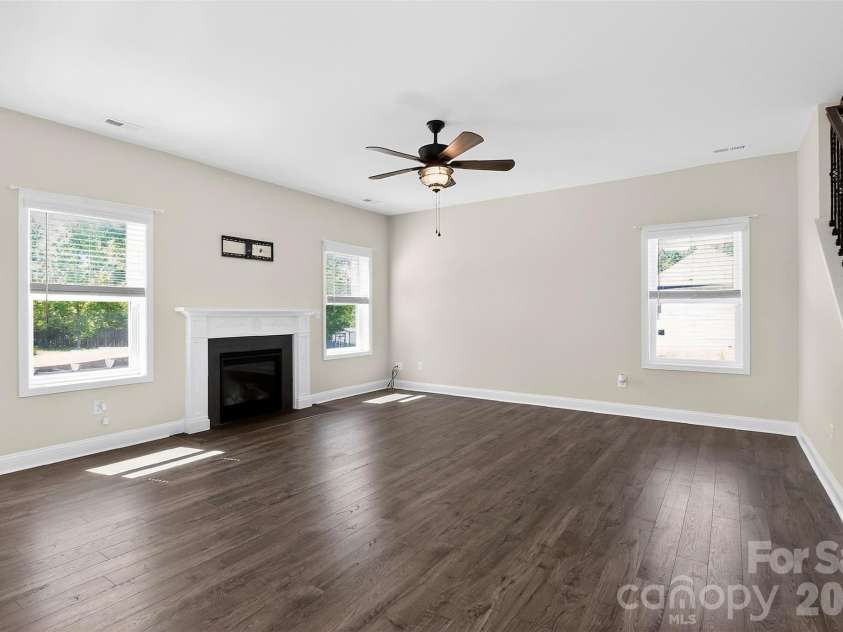 1014 Willow Grove Lane, York, SC 29745.  MLS# CAR4282256, YatesRealty ID 24514. Living Room