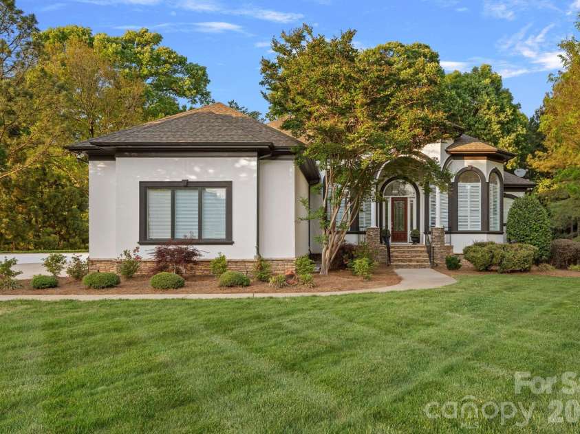 106 Lightship Drive, Mooresville, NC 28117.  MLS# CAR4309787, YatesRealty ID 24515. Freshly Painted! 