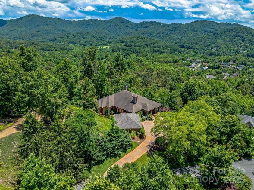 27 Elk Mountain Ridge, Asheville, NC 28804.  MLS# CAR4274217, YatesRealty ID 24515. 