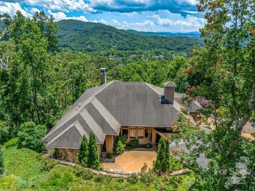 27 Elk Mountain Ridge, Asheville, NC 28804.  MLS# CAR4274217, YatesRealty ID 24515. 