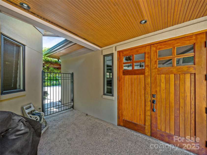 27 Elk Mountain Ridge, Asheville, NC 28804.  MLS# CAR4274217, YatesRealty ID 24515. 