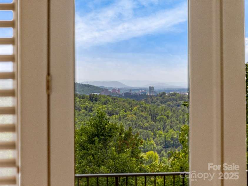 27 Elk Mountain Ridge, Asheville, NC 28804.  MLS# CAR4274217, YatesRealty ID 24515. 