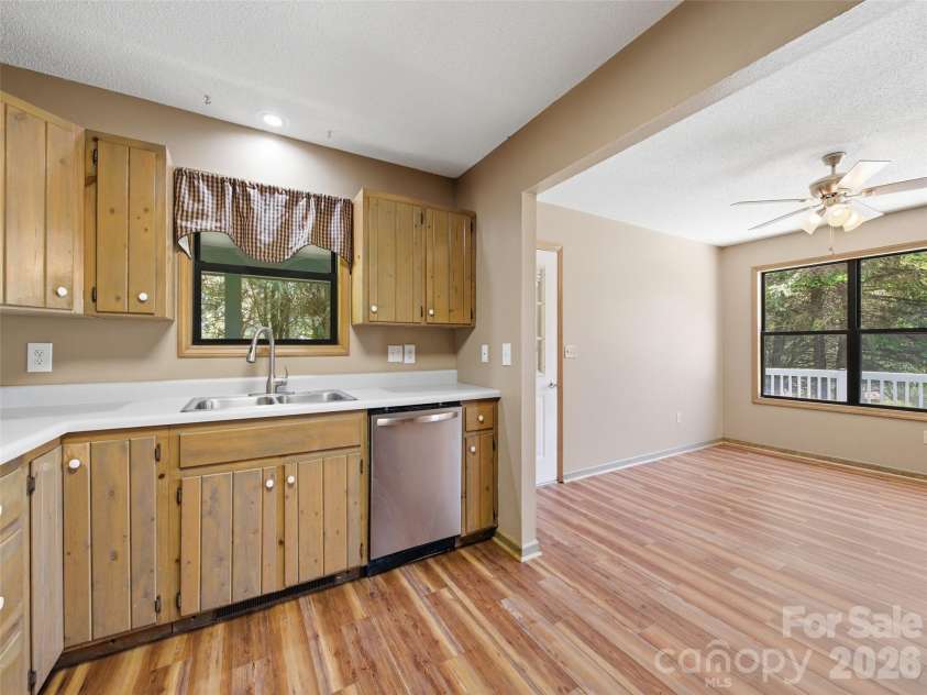286 Pioneer Ridge Road, Canton, NC 28716.  MLS# CAR4337221, YatesRealty ID 24516. 