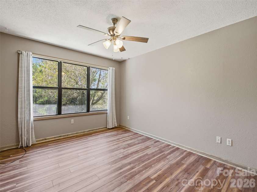 286 Pioneer Ridge Road, Canton, NC 28716.  MLS# CAR4337221, YatesRealty ID 24516. 