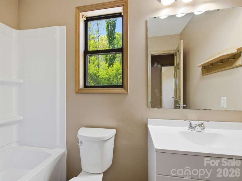 286 Pioneer Ridge Road, Canton, NC 28716.  MLS# CAR4337221, YatesRealty ID 24516. 