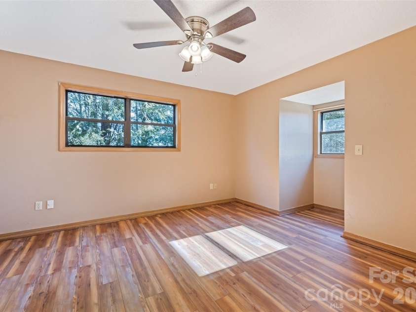 286 Pioneer Ridge Road, Canton, NC 28716.  MLS# CAR4337221, YatesRealty ID 24516. 
