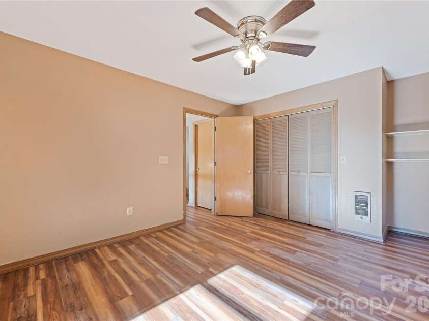 286 Pioneer Ridge Road, Canton, NC 28716.  MLS# CAR4337221, YatesRealty ID 24516. 