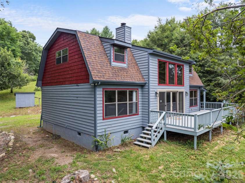 286 Pioneer Ridge Road, Canton, NC 28716.  MLS# CAR4337221, YatesRealty ID 24516. 